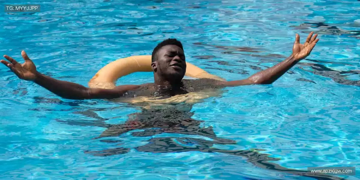 🌟 球星同款周边,把热爱穿在身上,戴在腕间!👕